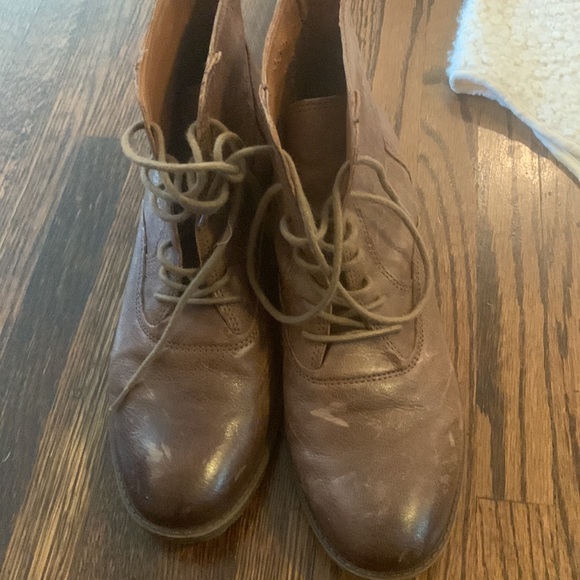 Lucky brand burnish toe leather extreme distress boots. Gals who get it get it! - Picture 2 of 11